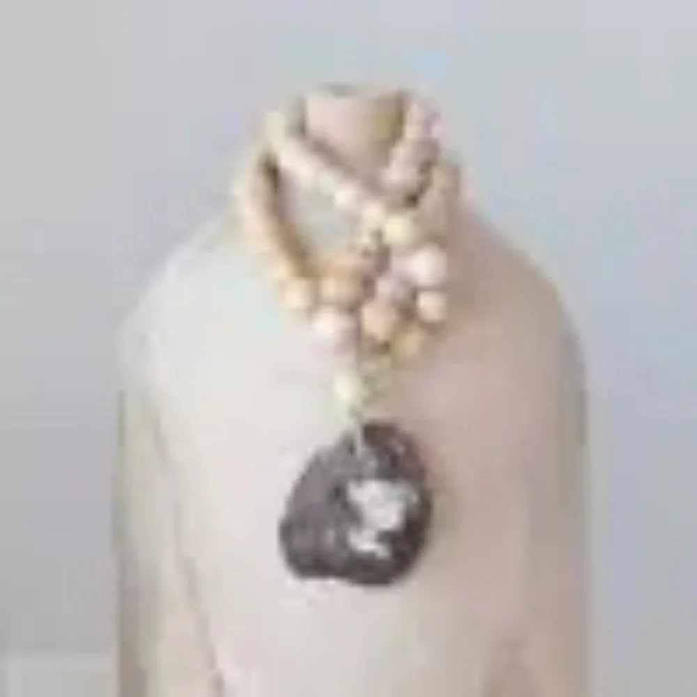 NWT Creative Co-Op Mango Wood Beads with Oyster Shell Pendant - Picture 3 of 6